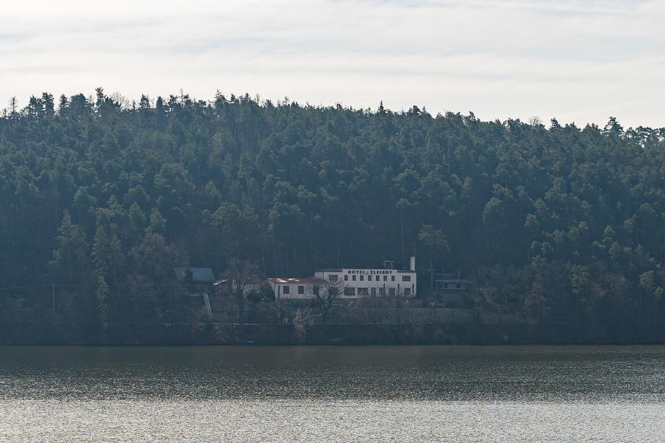 Natural landscape, Balcony/Terrace, Beach, Cycling, Kids's club, Pets, Pets, Lake view, Alcoholic drinks, Non alcoholic drinks
