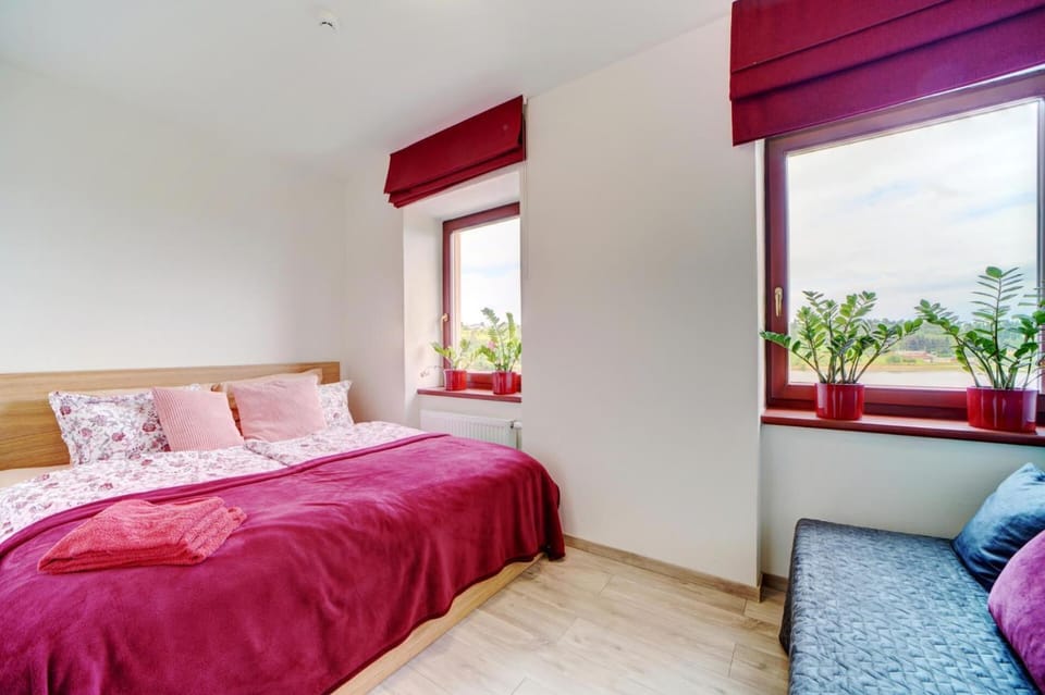 Bed, Seating area, Bedroom