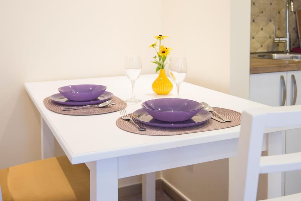 Coffee/tea facilities, Kitchen or kitchenette, Dining area