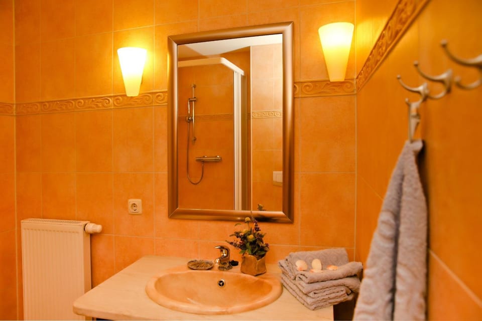 Shower, Bathroom, towels