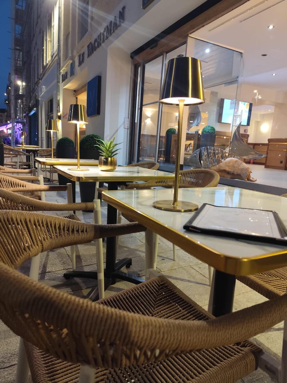 Patio, Lounge or bar