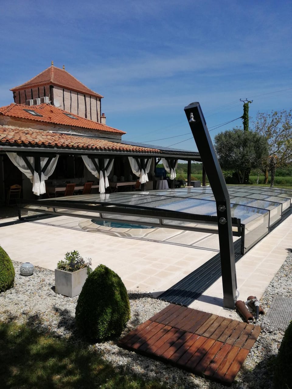 Swimming pool
