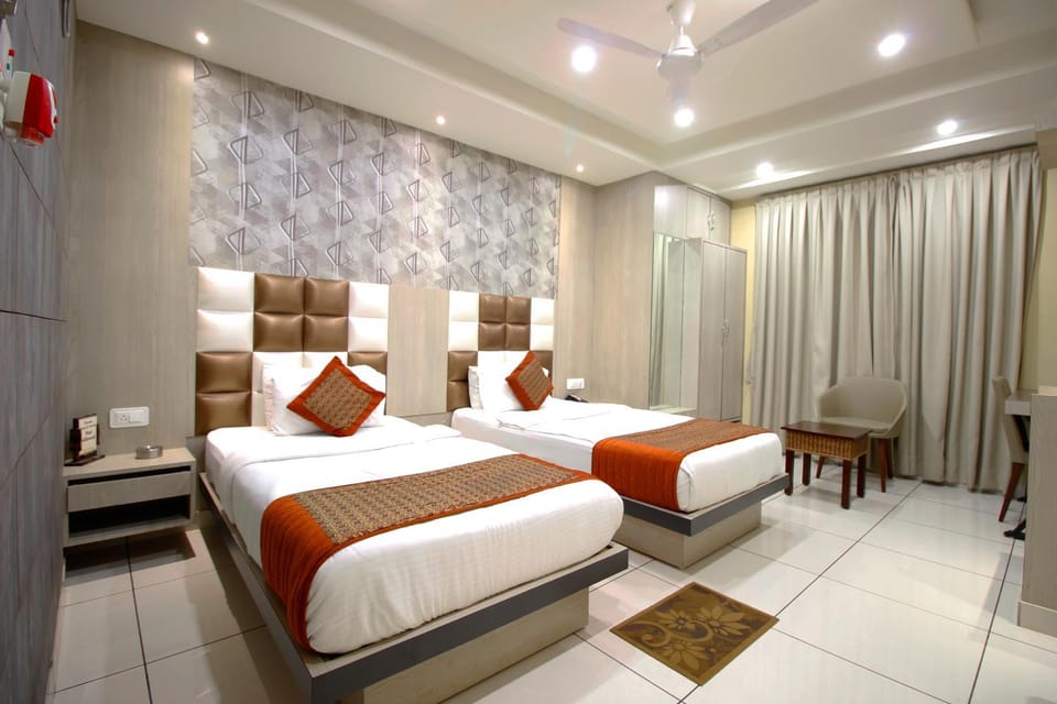Bed, Living room, Photo of the whole room, Seating area, Bedroom