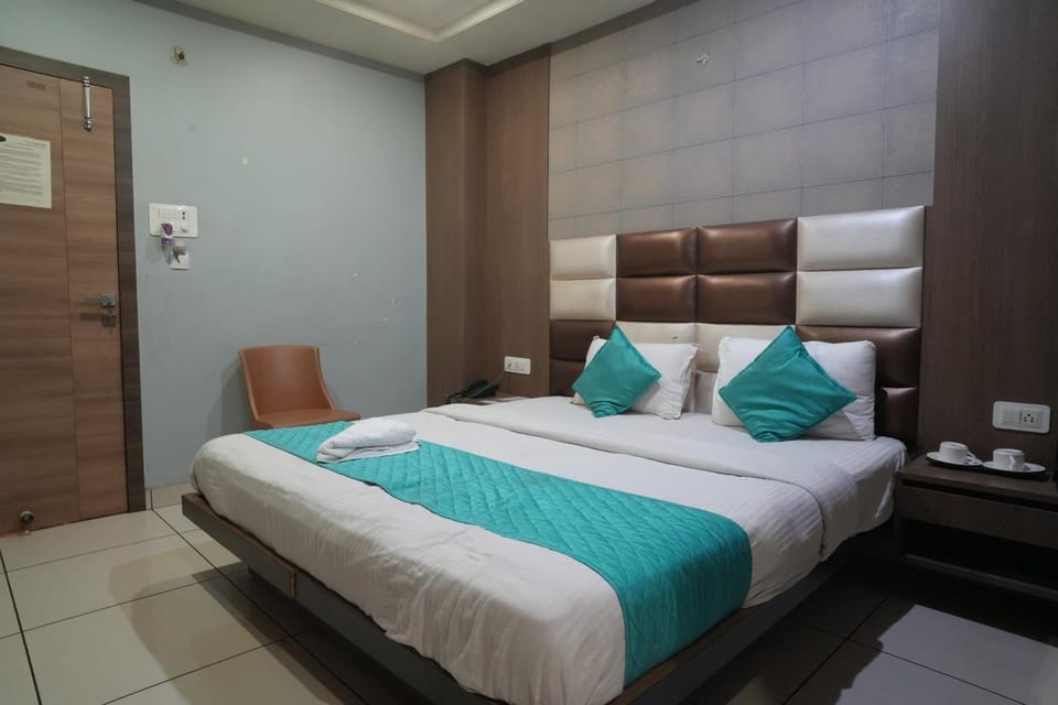 Bed, Photo of the whole room, Bedroom, towels, wardrobe