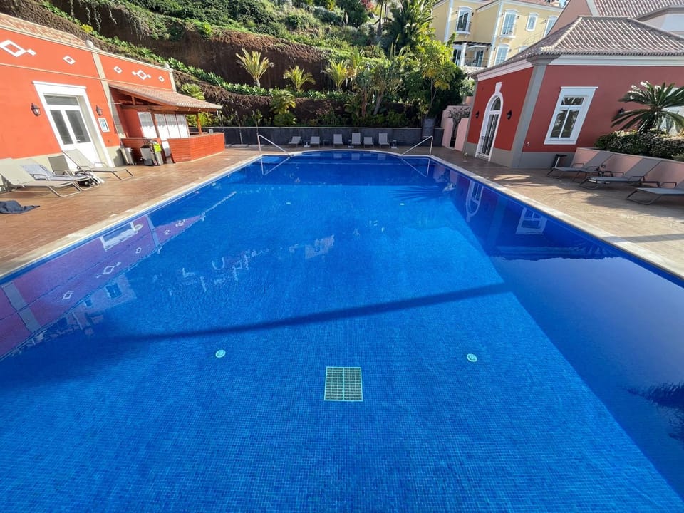 Solarium, Balcony/Terrace, Pool view, Swimming pool, Swimming pool, sunbed