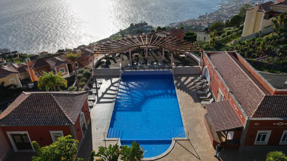 Nearby landmark, Natural landscape, Bird's eye view, Solarium, Balcony/Terrace, Mountain view, Pool view, Sea view, Swimming pool, Swimming pool, sunbed