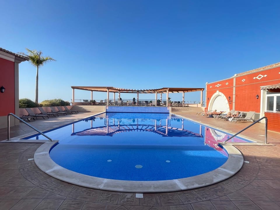 Solarium, Balcony/Terrace, Pool view, Swimming pool, Swimming pool, sunbed