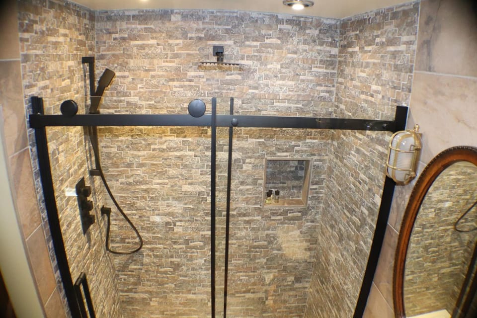 The Victoria Inn Blythswood Snug Apartment in Scotland