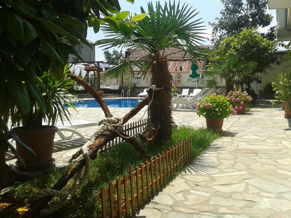 Garden, Swimming pool