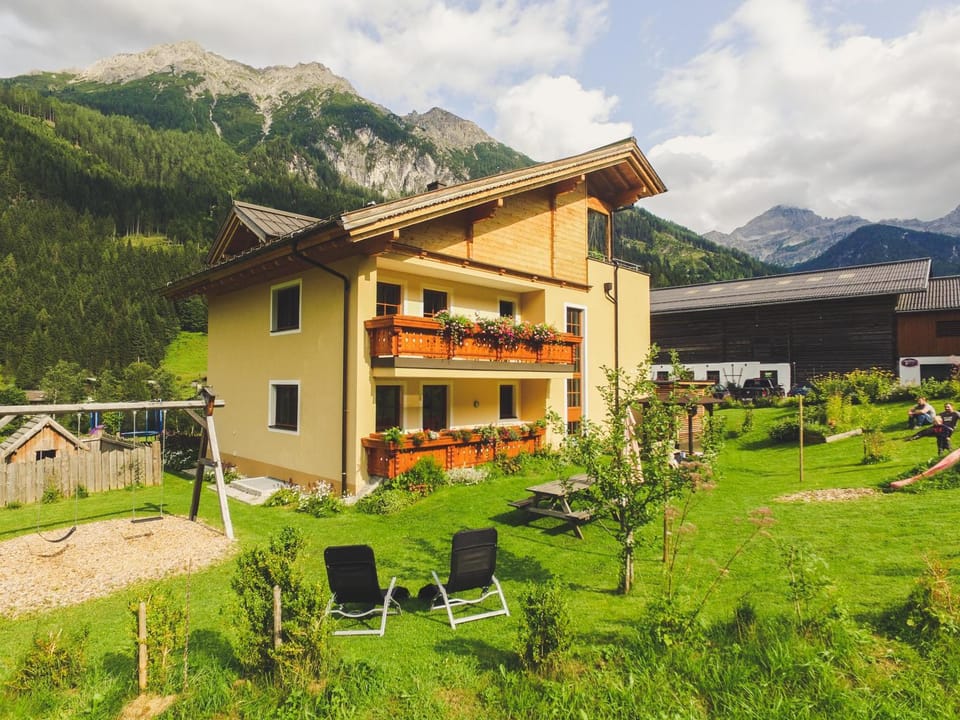 Property building, BBQ facilities, Garden, Balcony/Terrace, Garden view, Mountain view, Area and facilities