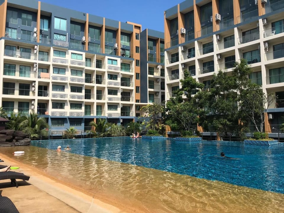 Swimming pool, Swimming pool