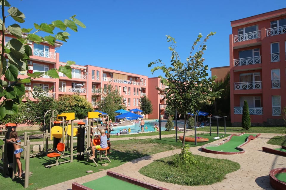 Garden, Swimming pool