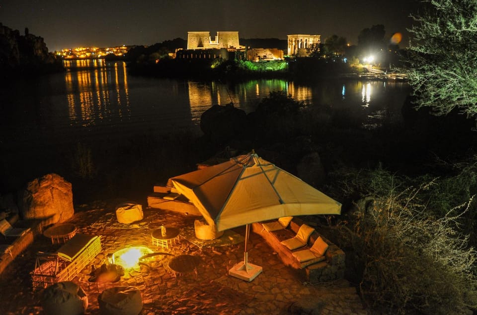 Nearby landmark, Restaurant/places to eat, Restaurant/places to eat, Night, Neighbourhood, Natural landscape, Bird's eye view, BBQ facilities, Evening entertainment, On site, Lake view, Landmark view, River view, Certificate/Award, fireplace