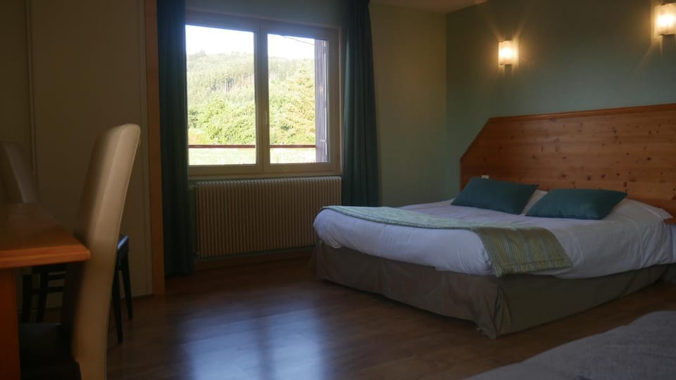 Logis Le Saint Cyr Hotel in Bourgogne-Franche-Comté