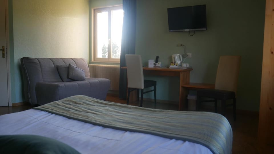 Logis Le Saint Cyr Hotel in Bourgogne-Franche-Comté