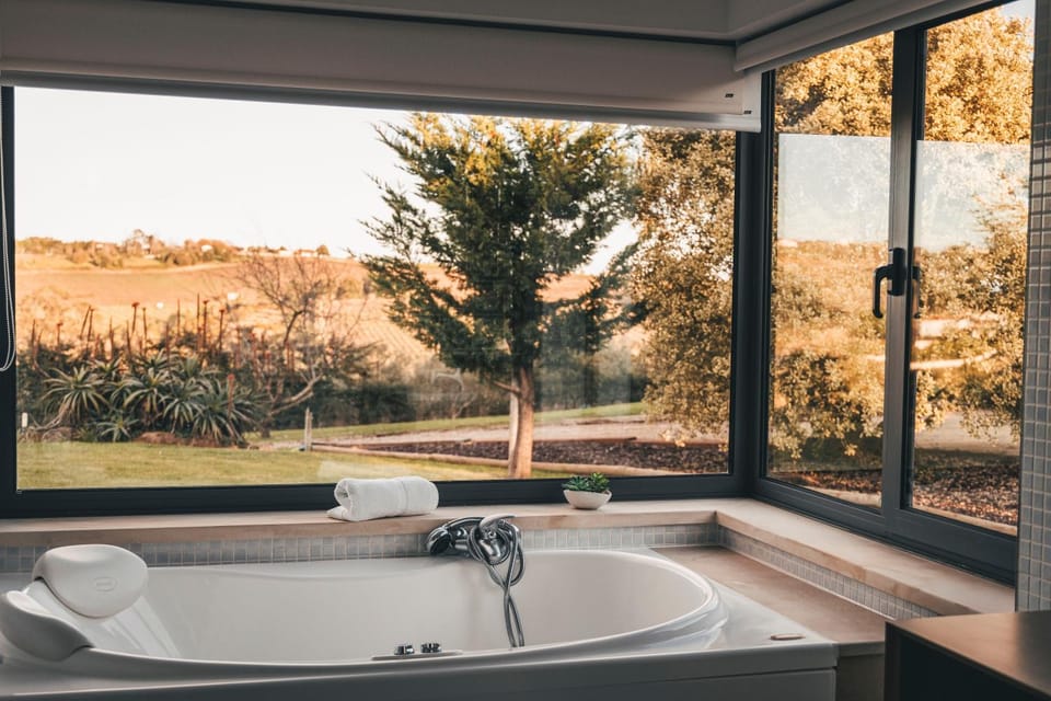 Hot Tub, Bathroom