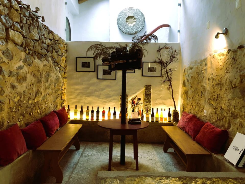 Restaurant/places to eat, Dining area