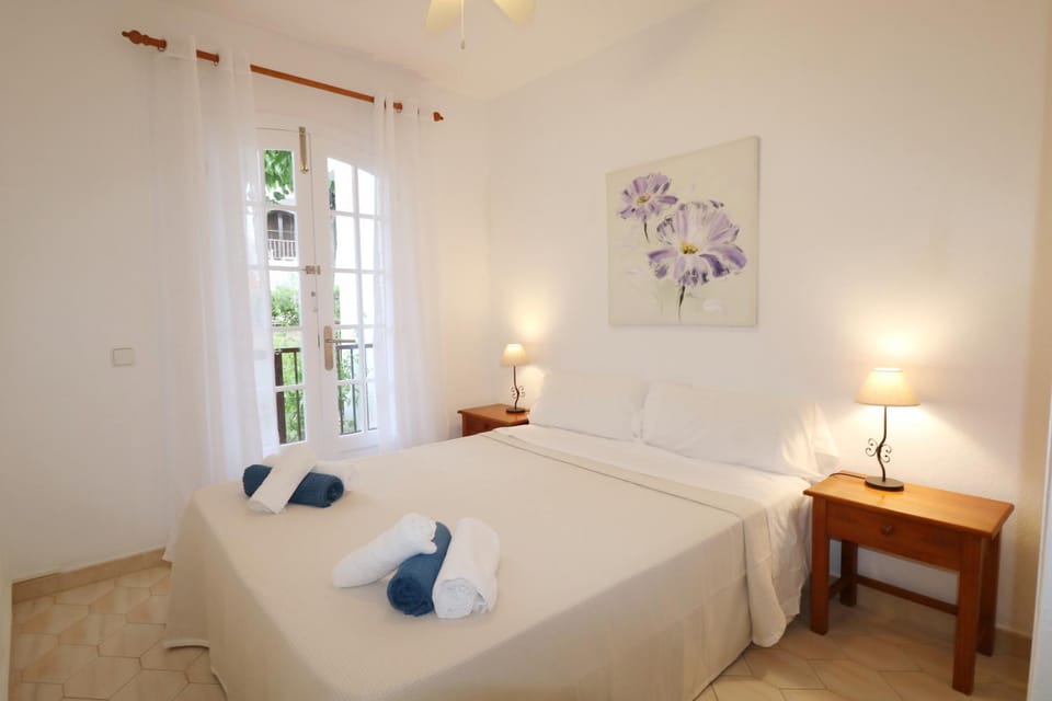 Apartamento Girasol – Terraza y piscina Son Bou Apartment in San Jaime Mediterráneo