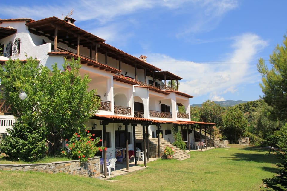 Property building, Day, Garden