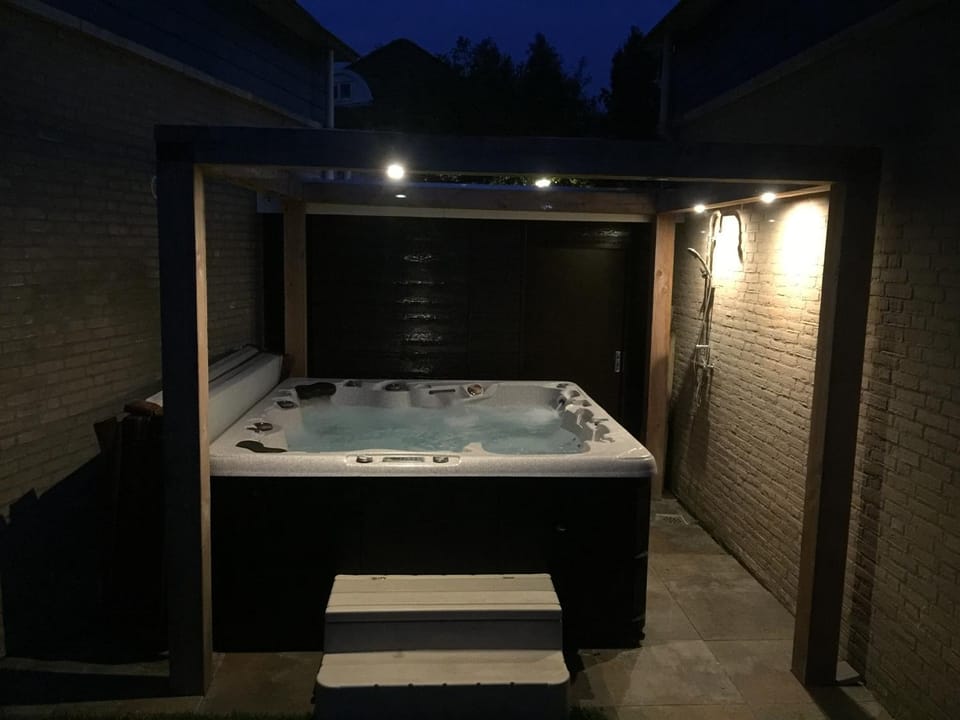 Hot Tub, Spa and wellness centre/facilities, On site