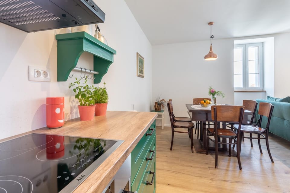 Dining area, Communal kitchen