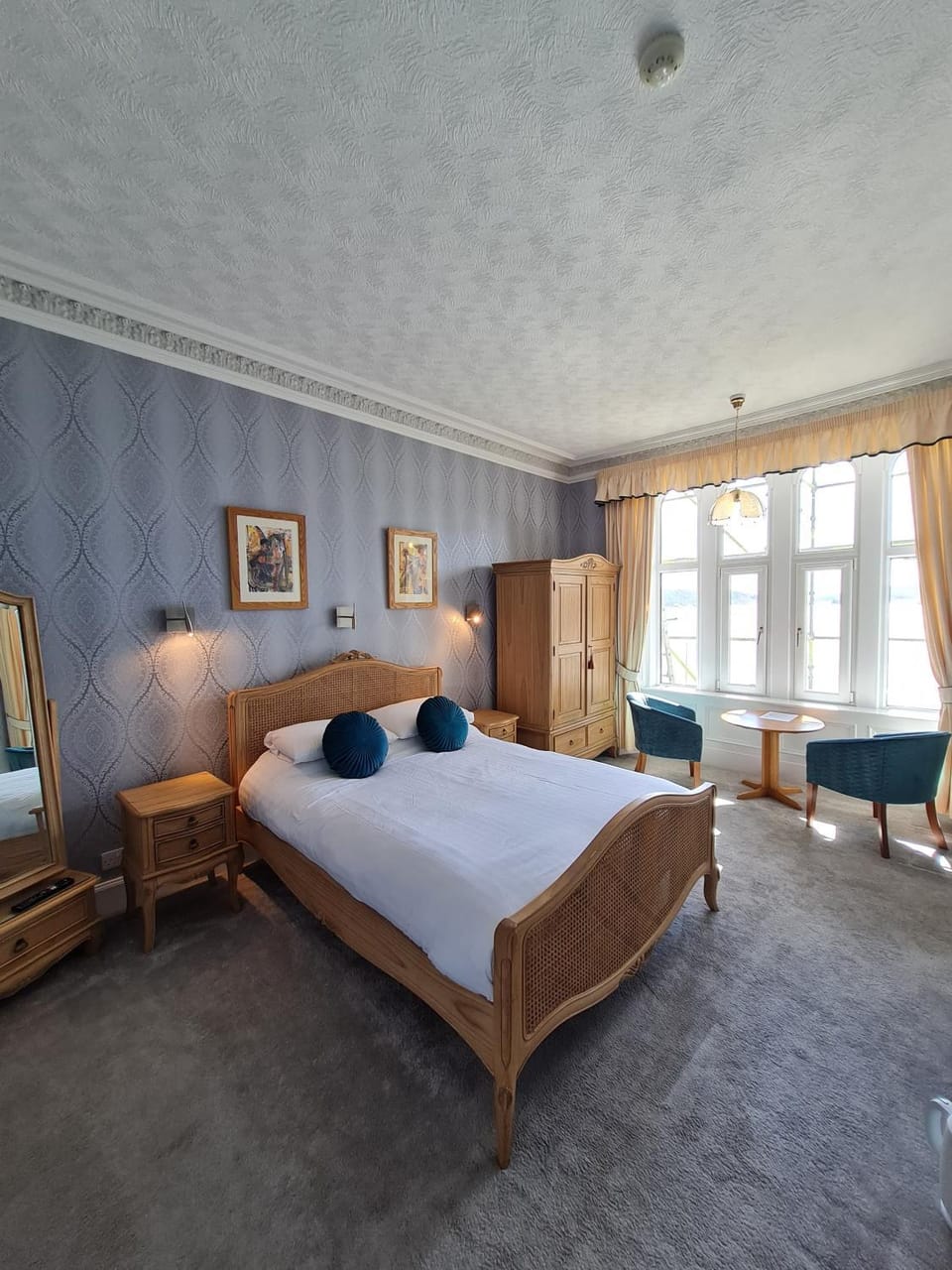 Photo of the whole room