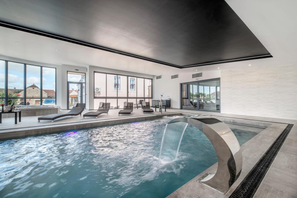 Massage, Sauna, Steam room, Spa and wellness centre/facilities, Swimming pool