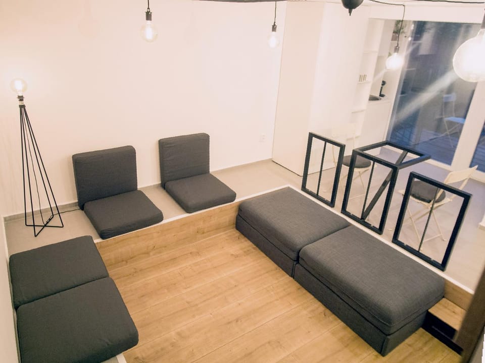 Bed, Kitchen or kitchenette, Living room, Seating area, Dining area