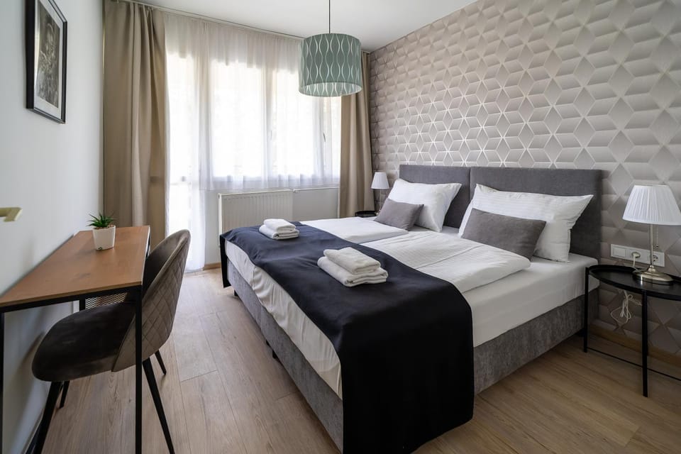Bed, Balcony/Terrace, Photo of the whole room, Seating area, Bedroom, towels, air conditioner