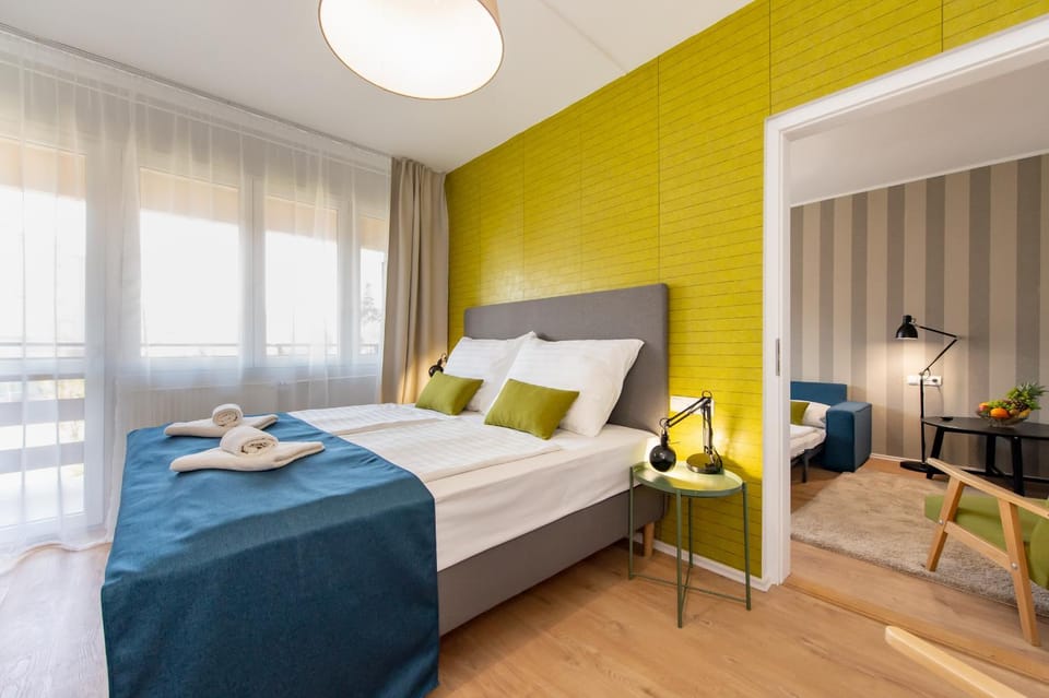 Bed, Balcony/Terrace, Photo of the whole room, Bedroom, towels, air conditioner