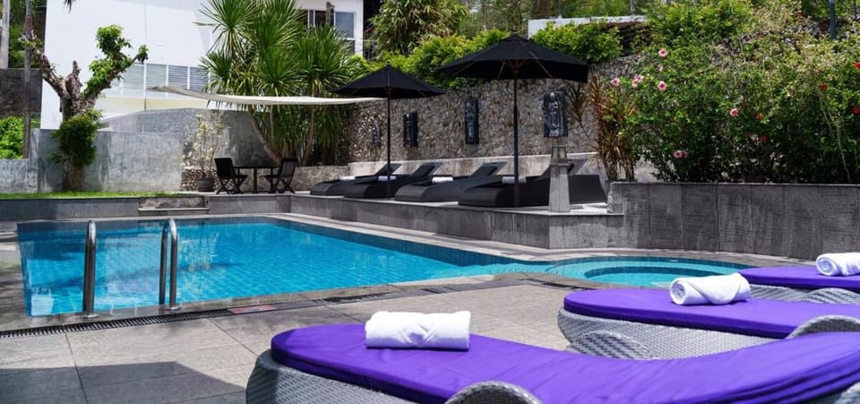 Pool view, Swimming pool, sunbed