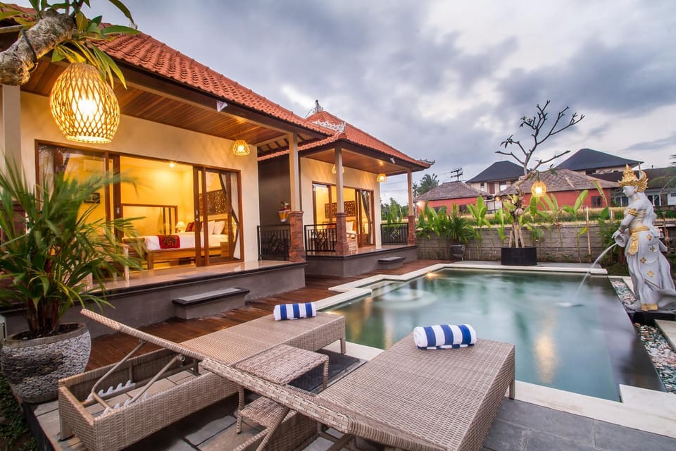 Property building, Swimming pool, Swimming pool