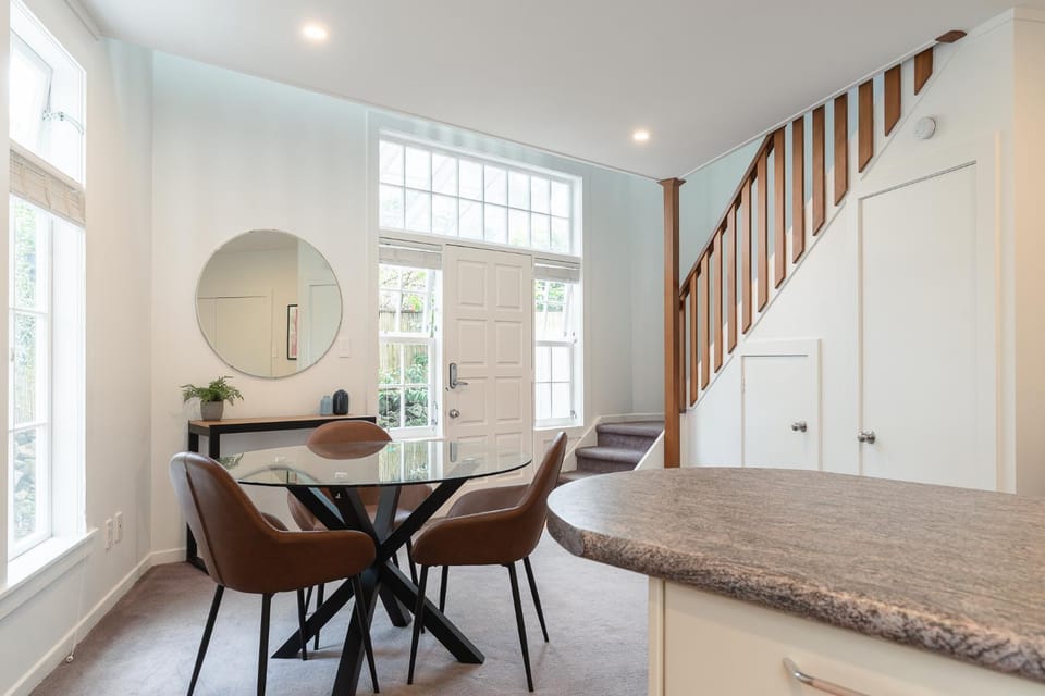 Dining area, kitchen