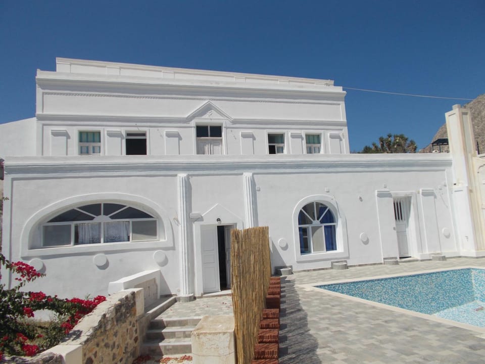 Property building, Facade/entrance, Swimming pool, Swimming pool