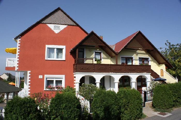 Papp Apartmanház Apartment in Hungary