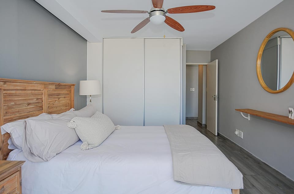 Bed, Bedroom, Sea view