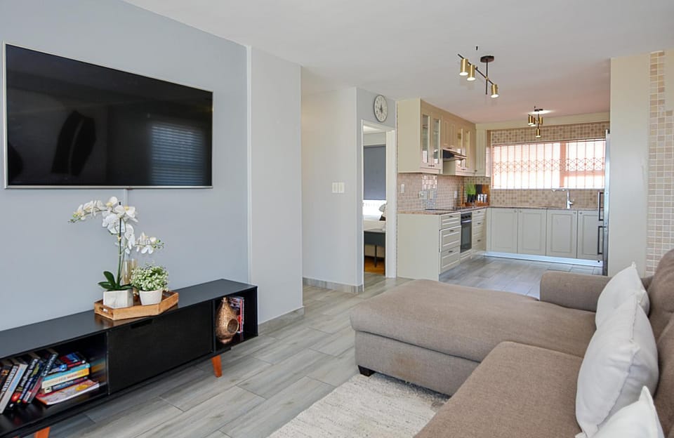TV and multimedia, View (from property/room), Living room, Diving, Sea view
