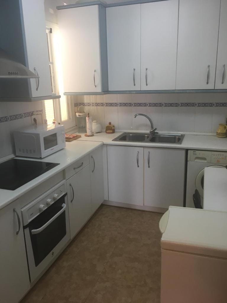 Kitchen or kitchenette, Photo of the whole room, oven, stove, toaster