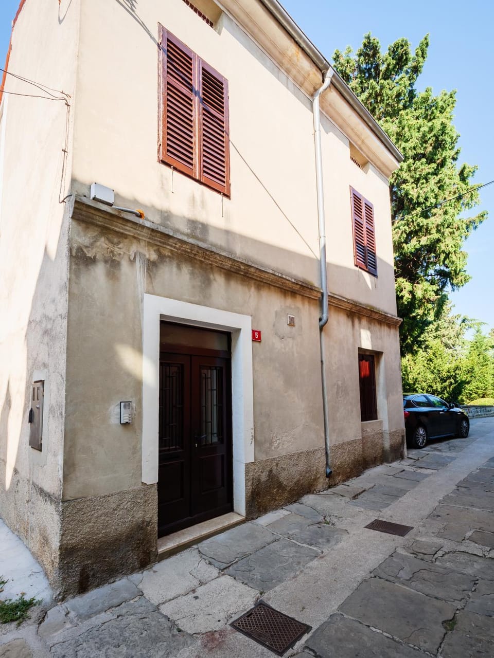 Facade/entrance