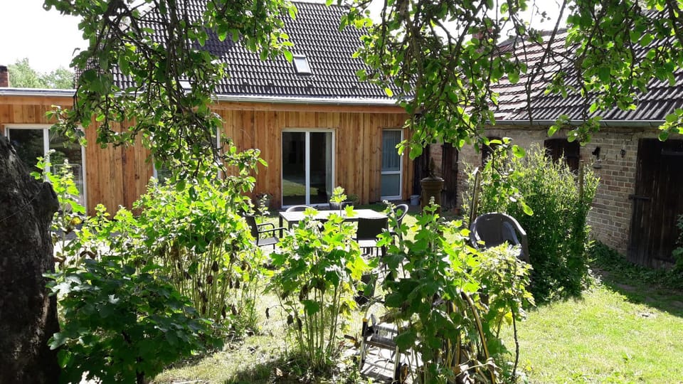 Property building, Patio, Garden