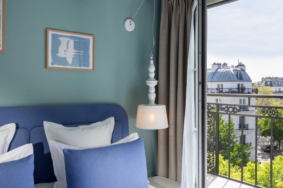 Bed, View (from property/room), Balcony/Terrace, Photo of the whole room, Decorative detail, Bedroom