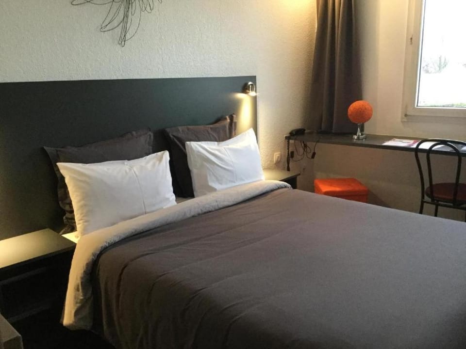 Logis Hôtel Les Colonnes Strasbourg Zenith Hotel in Eckbolsheim