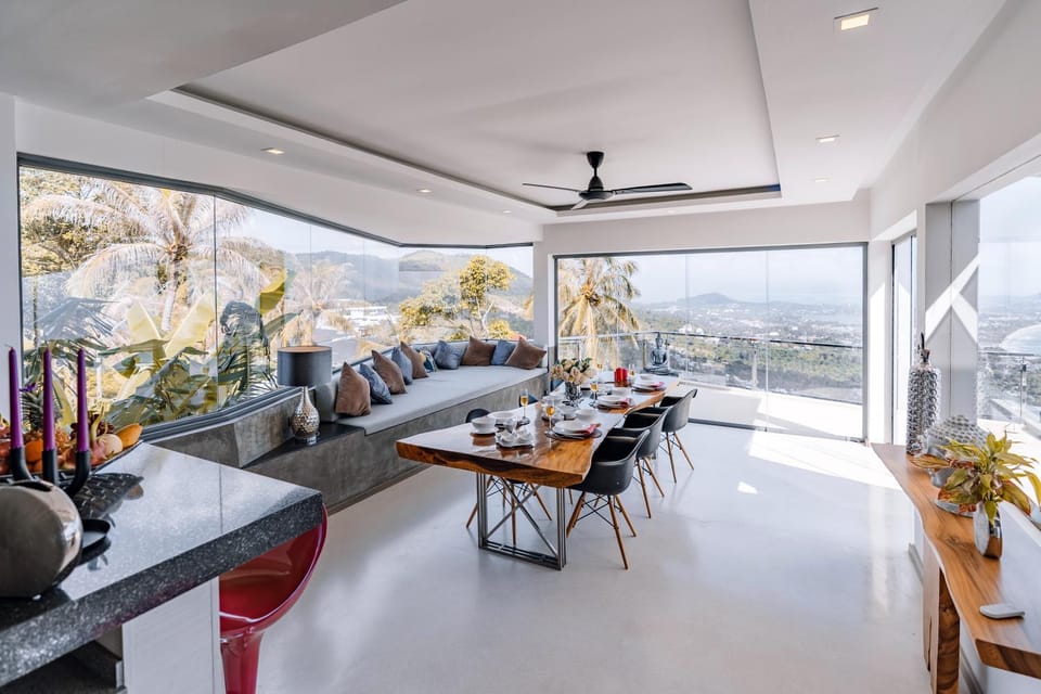 Restaurant/places to eat, Living room