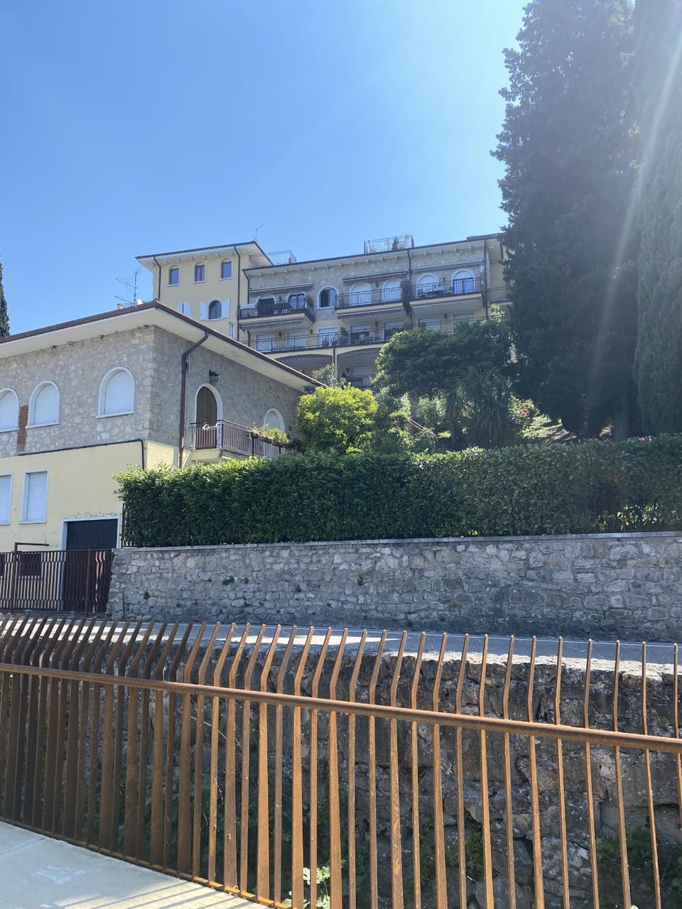 Leonardo Walsh Apartment With Lake View Apartment in Torri del Benaco