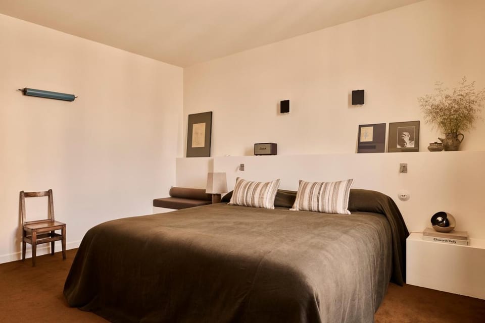 Bed, Seating area, Bedroom, Street view, heating, air conditioner