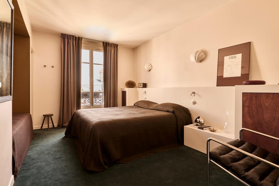 Bed, Photo of the whole room, Bedroom, Quiet street view, heating, air conditioner