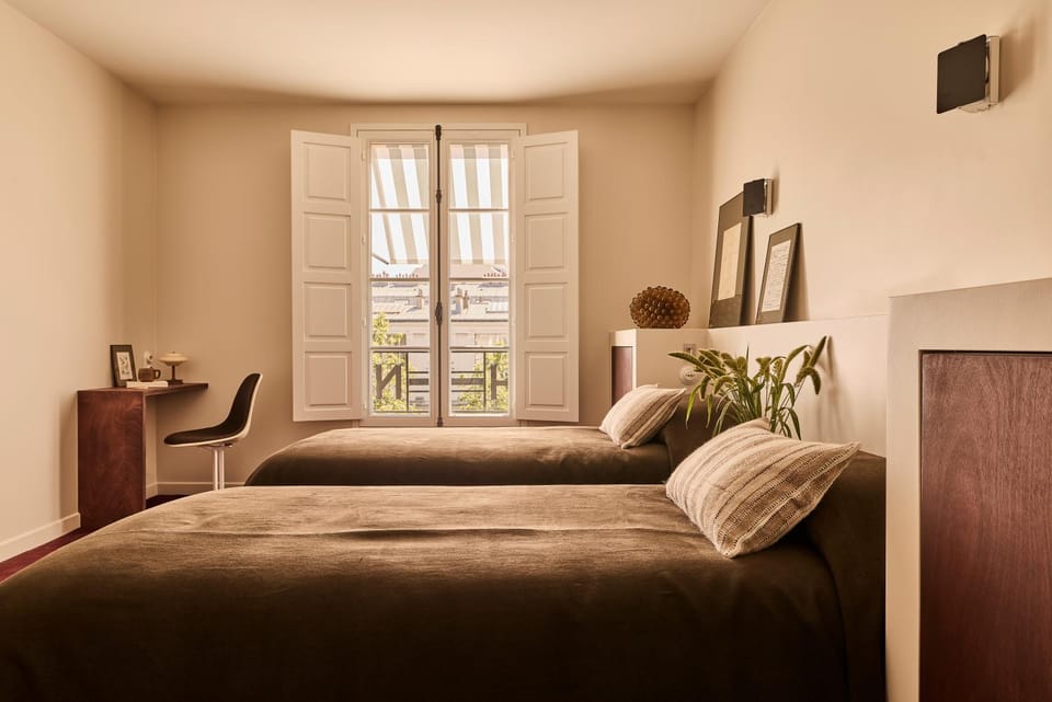 Bed, Seating area, Bedroom, Street view, Street view, heating, air conditioner