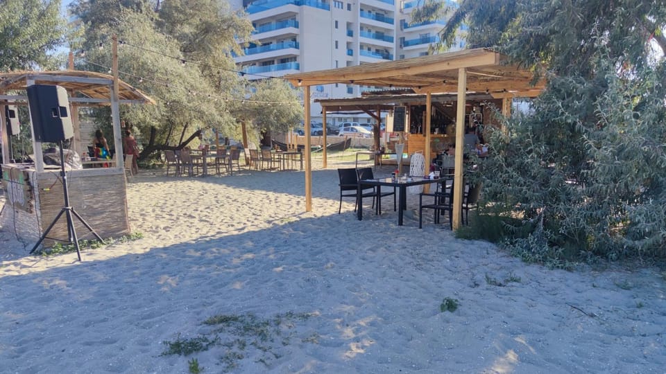 Restaurant/places to eat, Restaurant/places to eat, Facade/entrance, Off site, Day, Summer, Beach, Beach, On site, Sea view