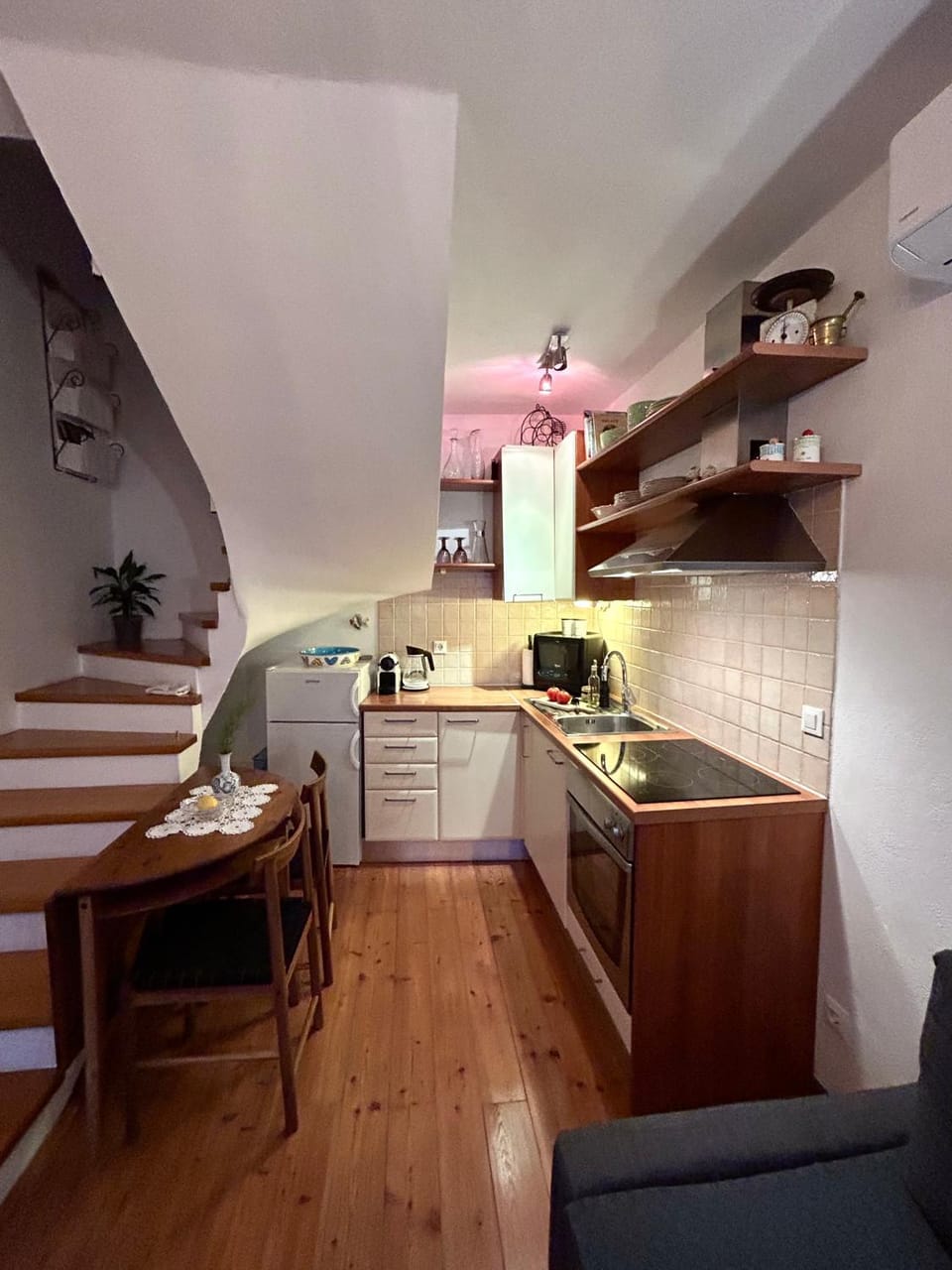 Kitchen or kitchenette, Dining area, minibar, pet friendly, stove