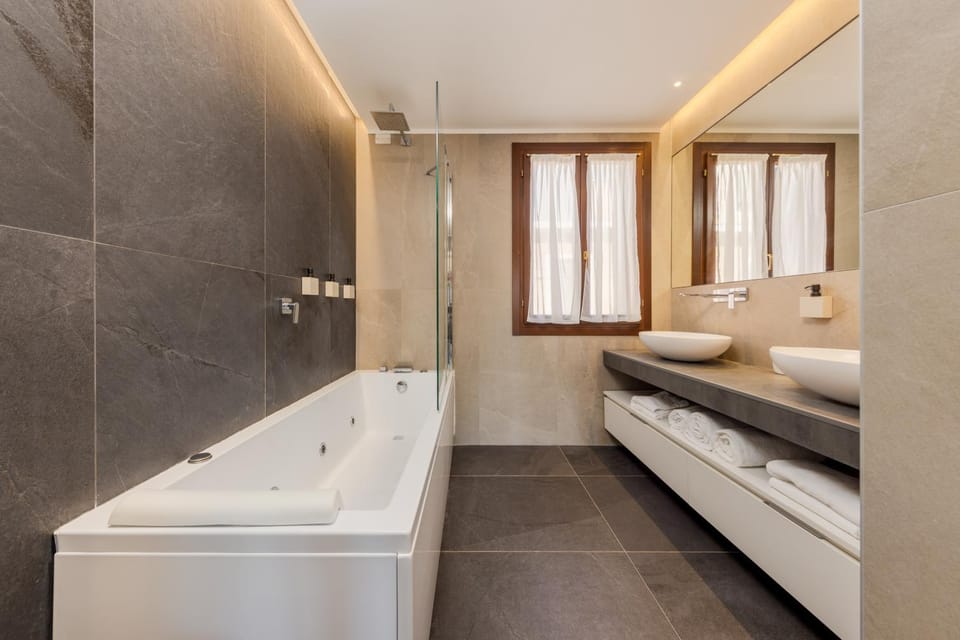 Bathroom, Bath